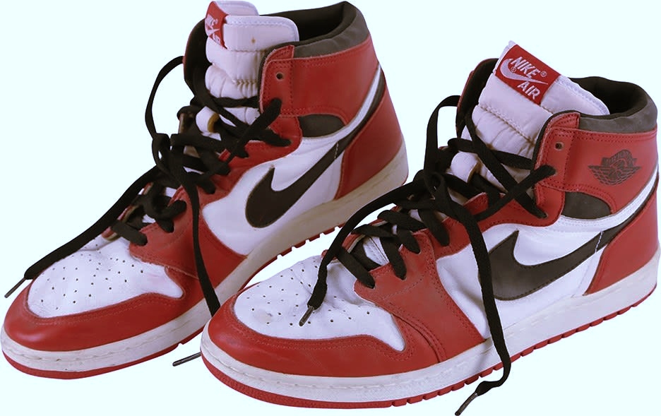 9. Sepatu Air Jordan 1 “Broken Foot”, $422,130 (1)