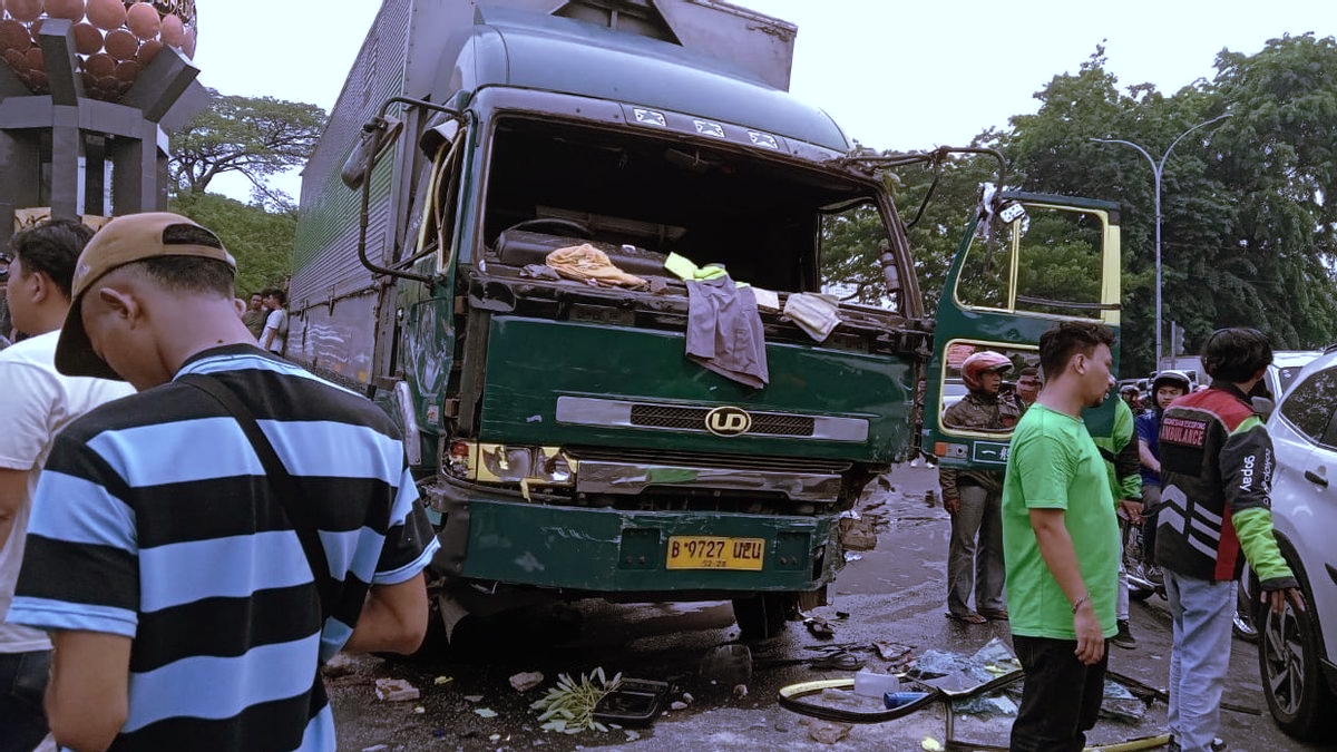 truck crashed in Tangerang