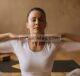 9 Pose Yoga untuk Mengurangi Lingkaran Hitam dan Kantung Bawah Mata Secara Alami!